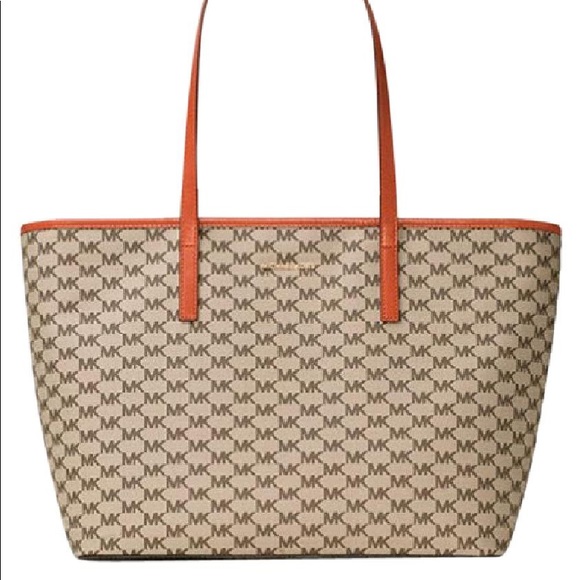 ✨🛍🎀Micheal Kors Tote Bag🎀🛍✨ - Picture 4 of 5